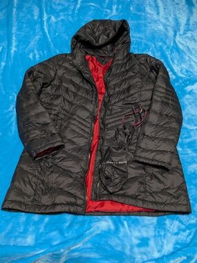 🖤❄️ Cold-Weather Classic: Tommy Hilfiger Black Puffer Jacket ❄️🖤